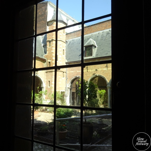 Museum Snijders & Rockoxhuis Antwerpen - doorkijk naar de binnentuin met pagaddertoren Museum Snijders & Rockoxhuis Antwerpen - doorkijk naar de binnentuin met pagaddertoren