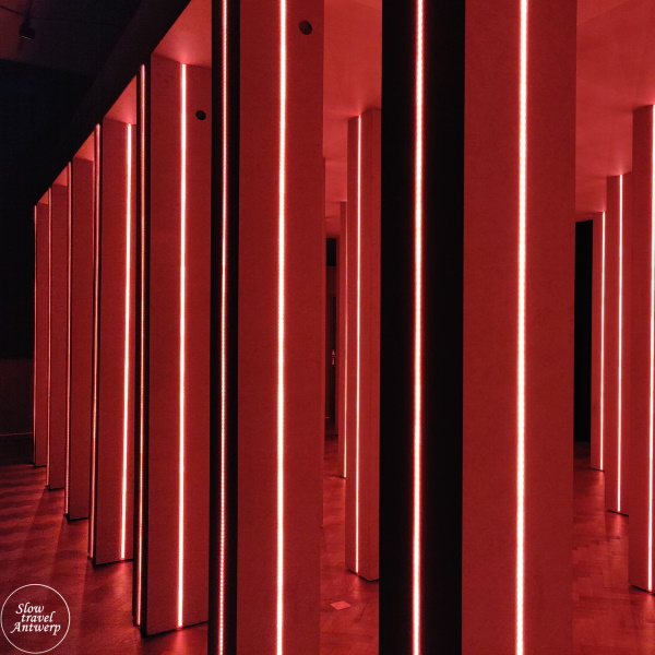 The Jeweller’s Art. Revolutionaire juwelen uit de jaren 1960 & 1970 - DIVA Antwerpen - lichtinstallatie van Space Encounters en Children of the Light The Jeweller’s Art. Revolutionaire juwelen uit de jaren 1960 & 1970 - DIVA Antwerpen - lichtinstallatie van Space Encounters en Children of the Light